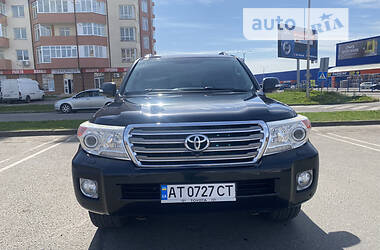 Позашляховик / Кросовер Toyota Land Cruiser 200 2013 в Івано-Франківську