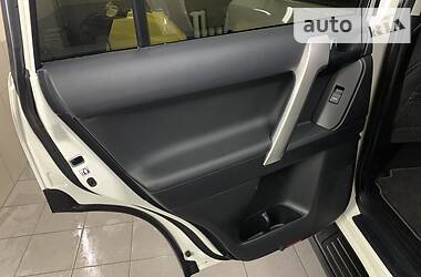 Позашляховик / Кросовер Toyota Land Cruiser Prado 2019 в  фото 26 Позашляховик / Кросовер Toyota Land Cruiser Prado 2019 в