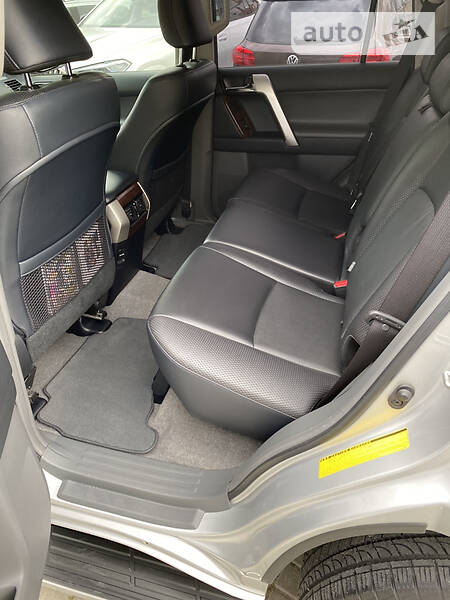 Позашляховик / Кросовер Toyota Land Cruiser Prado 2013 в Львові