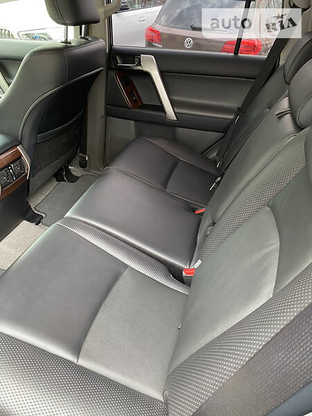 Позашляховик / Кросовер Toyota Land Cruiser Prado 2013 в Львові