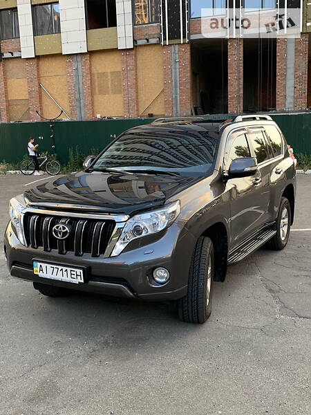 Позашляховик / Кросовер Toyota Land Cruiser Prado 2013 в 