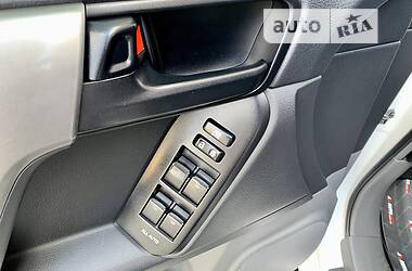 Позашляховик / Кросовер Toyota Land Cruiser Prado 2012 в 