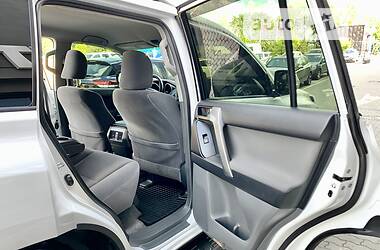 Позашляховик / Кросовер Toyota Land Cruiser Prado 2012 в 