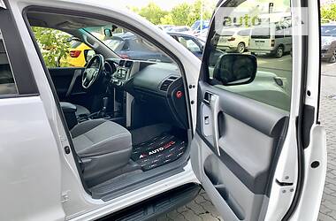 Позашляховик / Кросовер Toyota Land Cruiser Prado 2012 в 