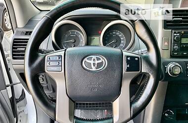 Позашляховик / Кросовер Toyota Land Cruiser Prado 2012 в 