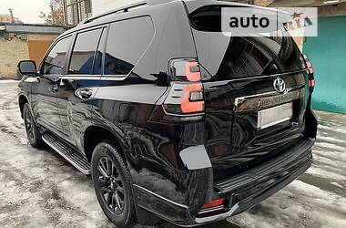 Внедорожник / Кроссовер Toyota Land Cruiser Prado 2020 в 