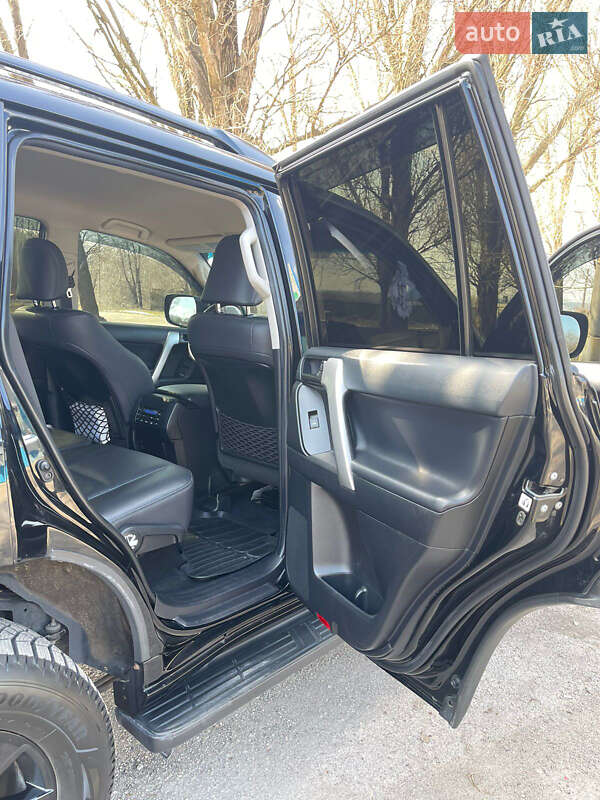 Позашляховик / Кросовер Toyota Land Cruiser Prado 2017 в Дніпрі фото 19 Позашляховик / Кросовер Toyota Land Cruiser Prado 2017 в Дніпрі