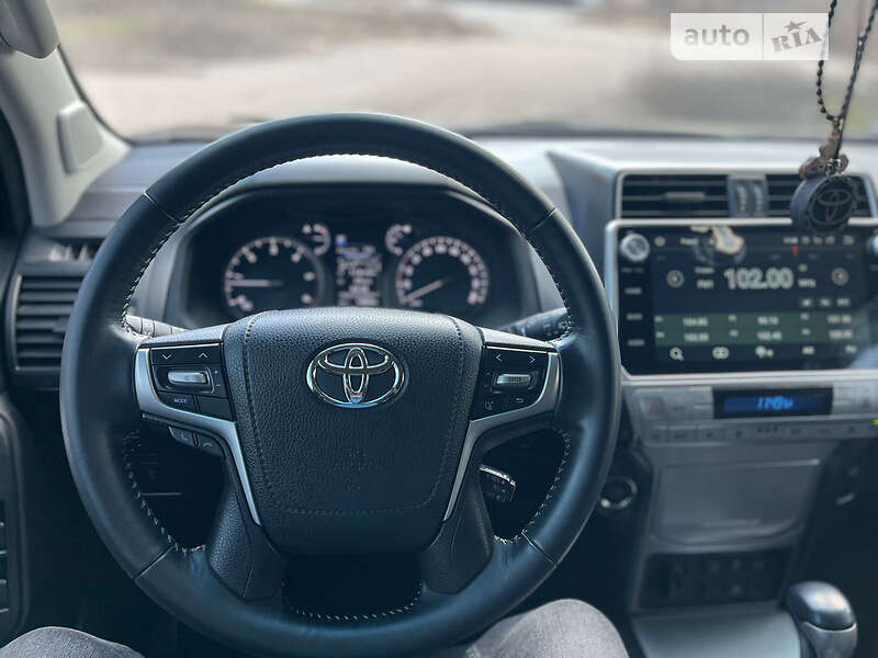 Внедорожник / Кроссовер Toyota Land Cruiser Prado 2017 в Днепре