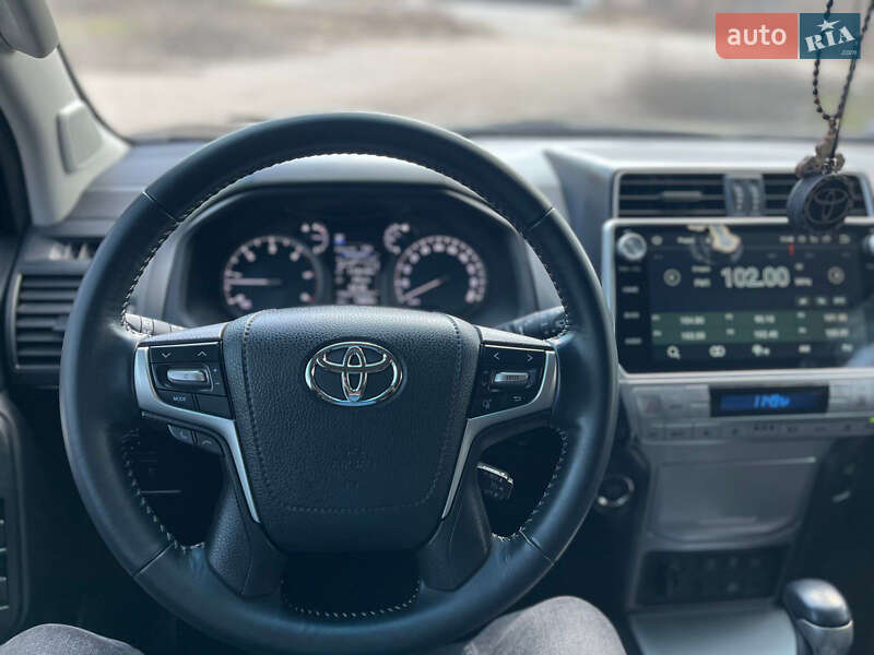 Позашляховик / Кросовер Toyota Land Cruiser Prado 2017 в Дніпрі фото 25 Позашляховик / Кросовер Toyota Land Cruiser Prado 2017 в Дніпрі
