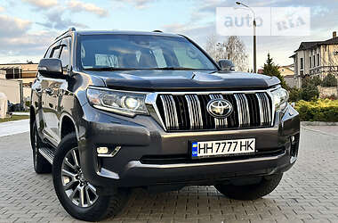 Внедорожник / Кроссовер Toyota Land Cruiser Prado 2018 в 