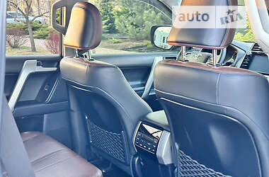 Внедорожник / Кроссовер Toyota Land Cruiser Prado 2018 в 