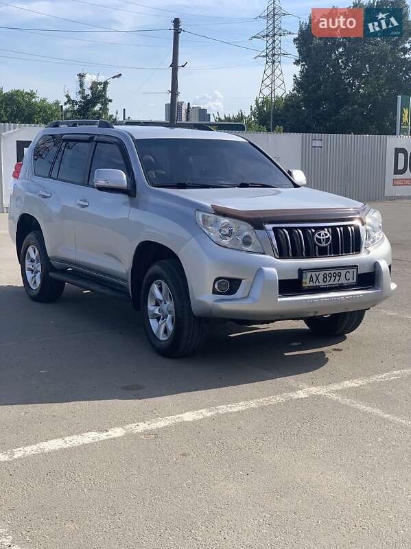Внедорожник / Кроссовер Toyota Land Cruiser Prado 2010 в Харькове