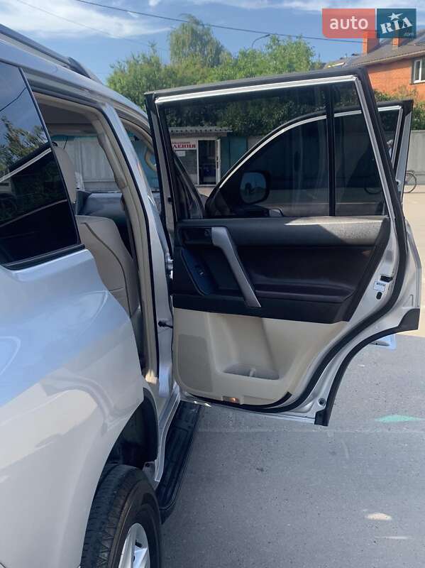 Внедорожник / Кроссовер Toyota Land Cruiser Prado 2010 в Харькове