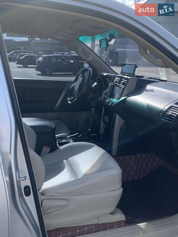 Внедорожник / Кроссовер Toyota Land Cruiser Prado 2010 в Харькове