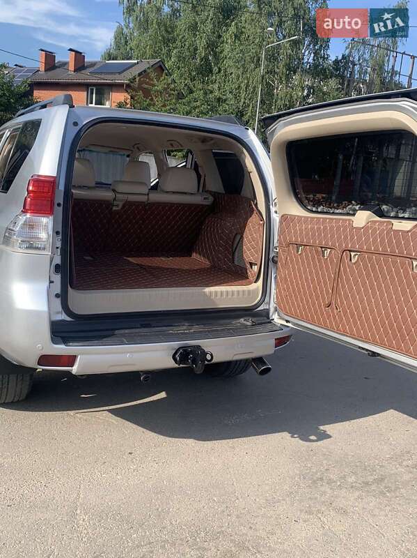 Внедорожник / Кроссовер Toyota Land Cruiser Prado 2010 в Харькове