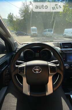 Позашляховик / Кросовер Toyota Land Cruiser Prado 2013 в Києві