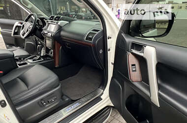 Внедорожник / Кроссовер Toyota Land Cruiser Prado 2013 в 