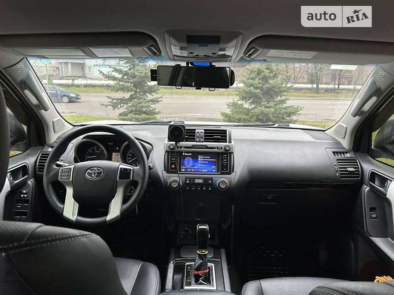Позашляховик / Кросовер Toyota Land Cruiser Prado 2017 в Дніпрі фото 4 Позашляховик / Кросовер Toyota Land Cruiser Prado 2017 в Дніпрі