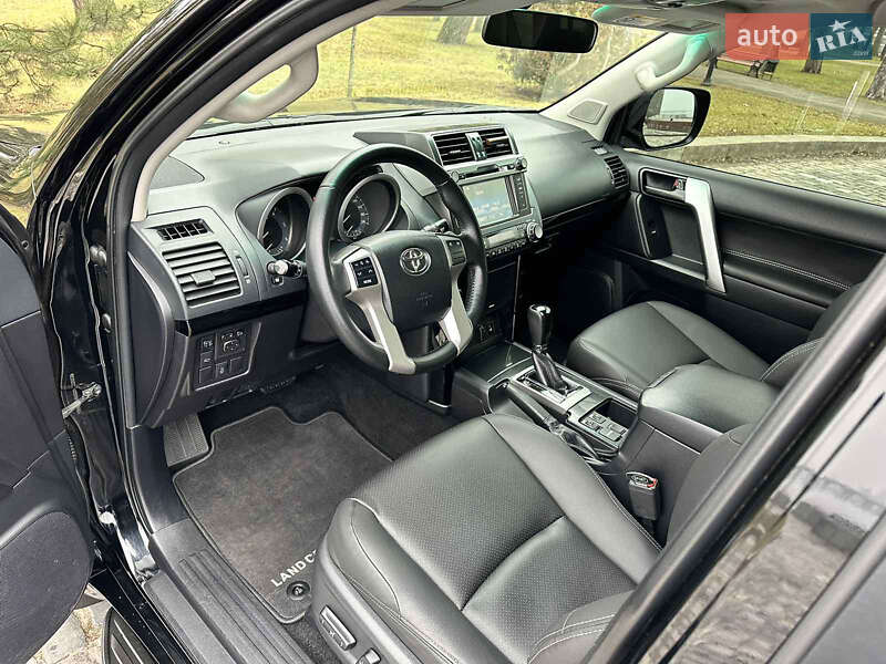 Внедорожник / Кроссовер Toyota Land Cruiser Prado 2016 в Сваляве