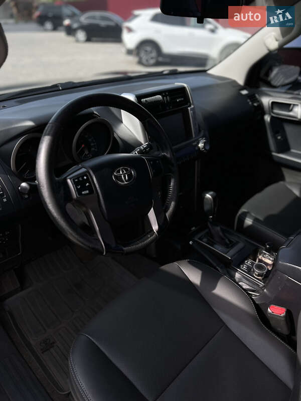 Внедорожник / Кроссовер Toyota Land Cruiser Prado 2012 в Одессе