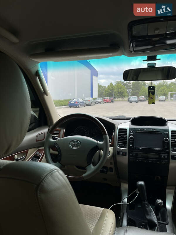 Внедорожник / Кроссовер Toyota Land Cruiser Prado 2004 в Днепре