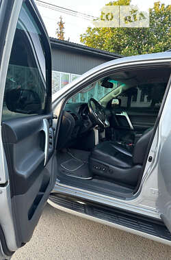 Внедорожник / Кроссовер Toyota Land Cruiser Prado 2010 в 