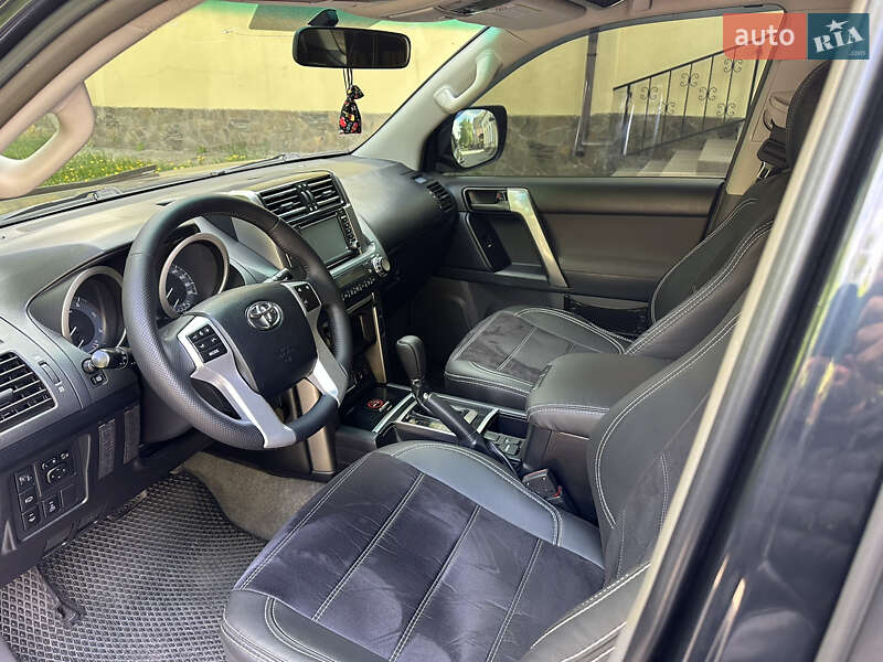 Позашляховик / Кросовер Toyota Land Cruiser Prado 2012 в Краснограді