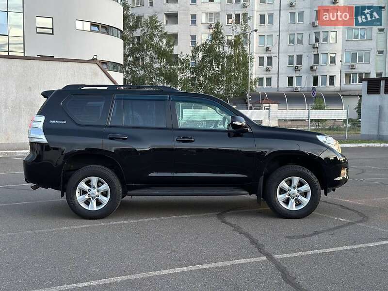 Позашляховик / Кросовер Toyota Land Cruiser Prado 2011 в Києві