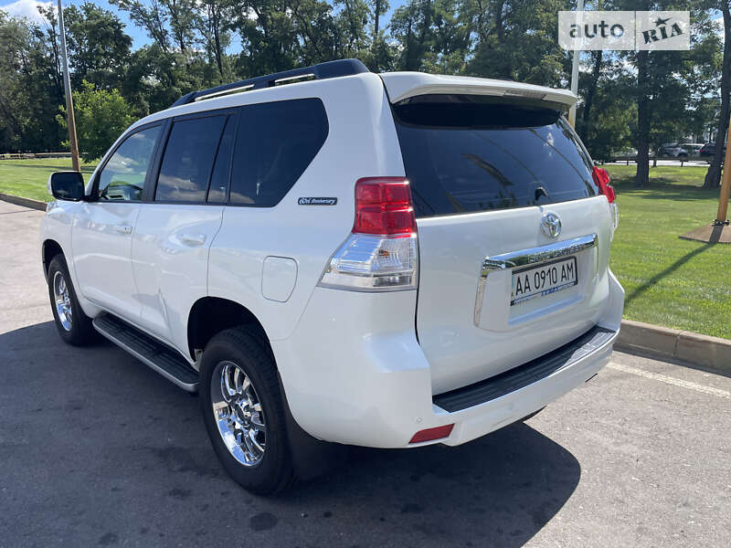 Внедорожник / Кроссовер Toyota Land Cruiser Prado 2012 в Киеве