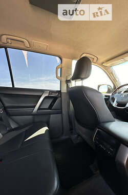 Позашляховик / Кросовер Toyota Land Cruiser Prado 2010 в 
