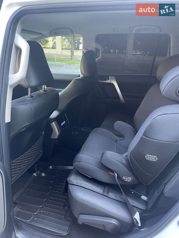 Позашляховик / Кросовер Toyota Land Cruiser Prado 2020 в Дніпрі фото 13 Позашляховик / Кросовер Toyota Land Cruiser Prado 2020 в Дніпрі