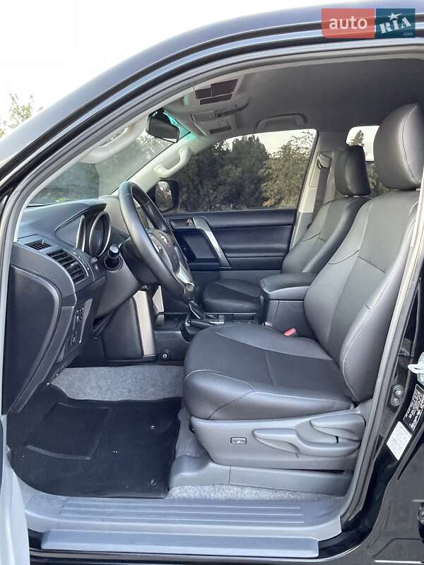 Внедорожник / Кроссовер Toyota Land Cruiser Prado 2010 в Днепре