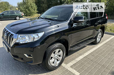 Позашляховик / Кросовер Toyota Land Cruiser Prado 2017 в 