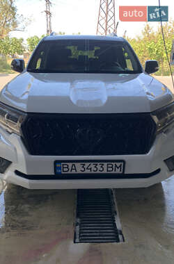Позашляховик / Кросовер Toyota Land Cruiser Prado 2022 в 