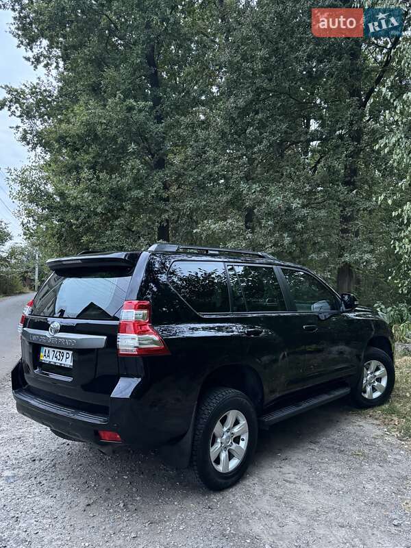 Позашляховик / Кросовер Toyota Land Cruiser Prado 2015 в Києві