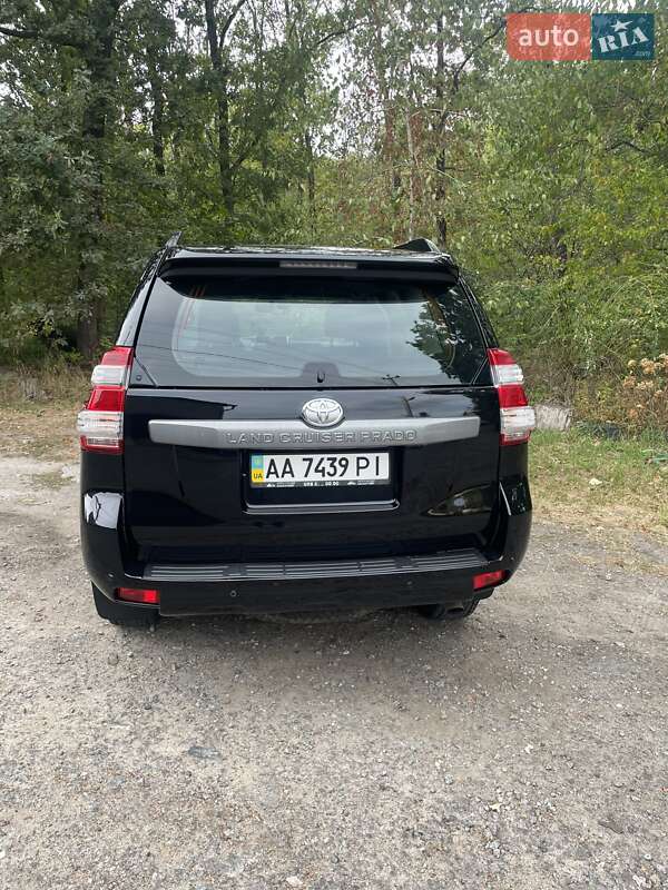 Позашляховик / Кросовер Toyota Land Cruiser Prado 2015 в Києві