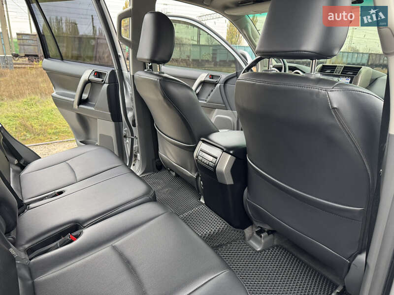 Позашляховик / Кросовер Toyota Land Cruiser Prado 2010 в Подільську