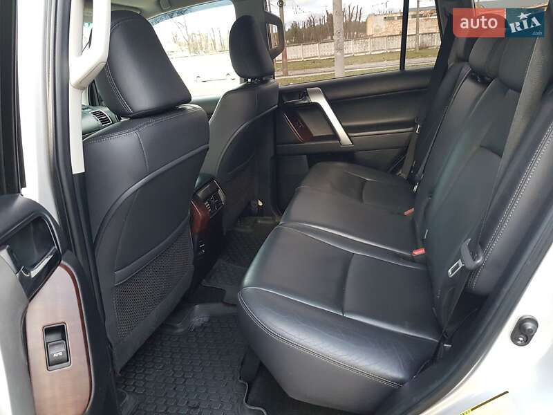 Позашляховик / Кросовер Toyota Land Cruiser Prado 2014 в Києві