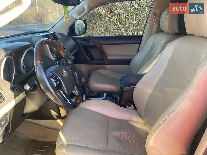 Внедорожник / Кроссовер Toyota Land Cruiser Prado 2011 в Тернополе