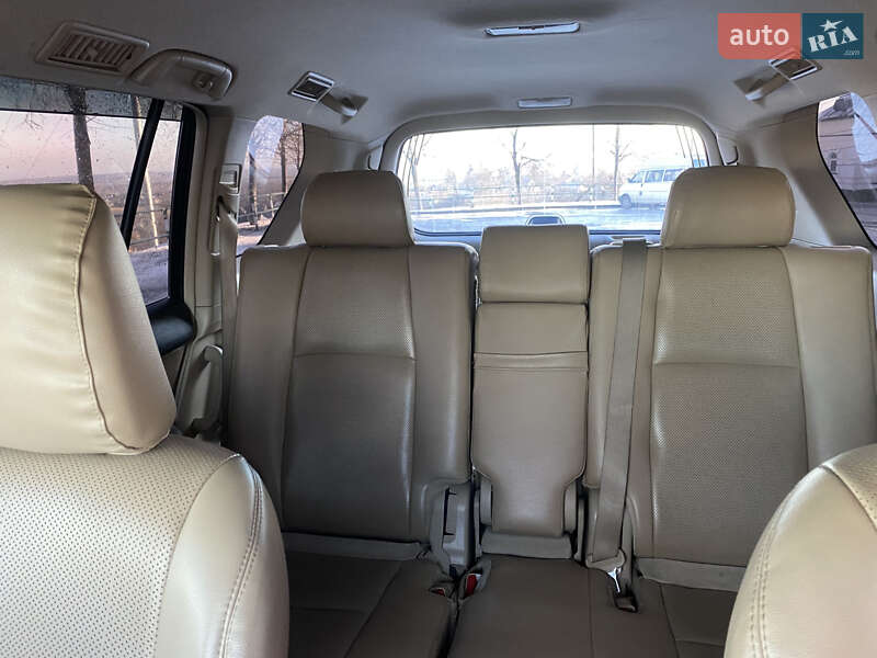 Внедорожник / Кроссовер Toyota Land Cruiser Prado 2011 в Тернополе