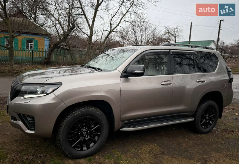 Toyota Land Cruiser Prado 2023