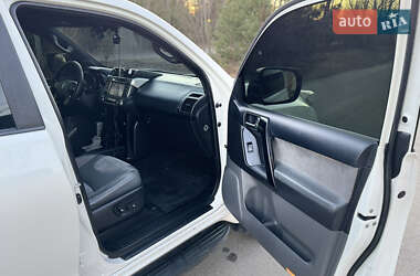 Позашляховик / Кросовер Toyota Land Cruiser Prado 2014 в 