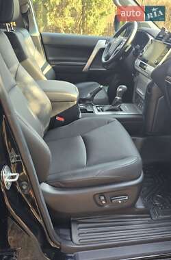 Позашляховик / Кросовер Toyota Land Cruiser Prado 2022 в 