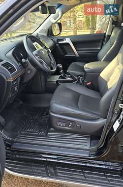 Позашляховик / Кросовер Toyota Land Cruiser Prado 2022 в 