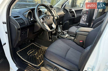 Внедорожник / Кроссовер Toyota Land Cruiser Prado 2017 в 