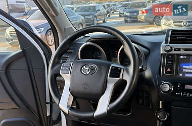 Внедорожник / Кроссовер Toyota Land Cruiser Prado 2017 в 