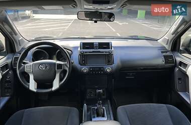 Внедорожник / Кроссовер Toyota Land Cruiser Prado 2017 в 