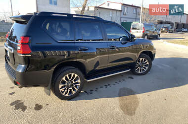 Внедорожник / Кроссовер Toyota Land Cruiser Prado 2022 в 