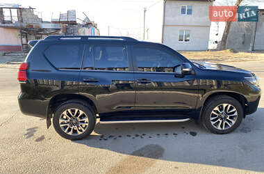 Внедорожник / Кроссовер Toyota Land Cruiser Prado 2022 в 