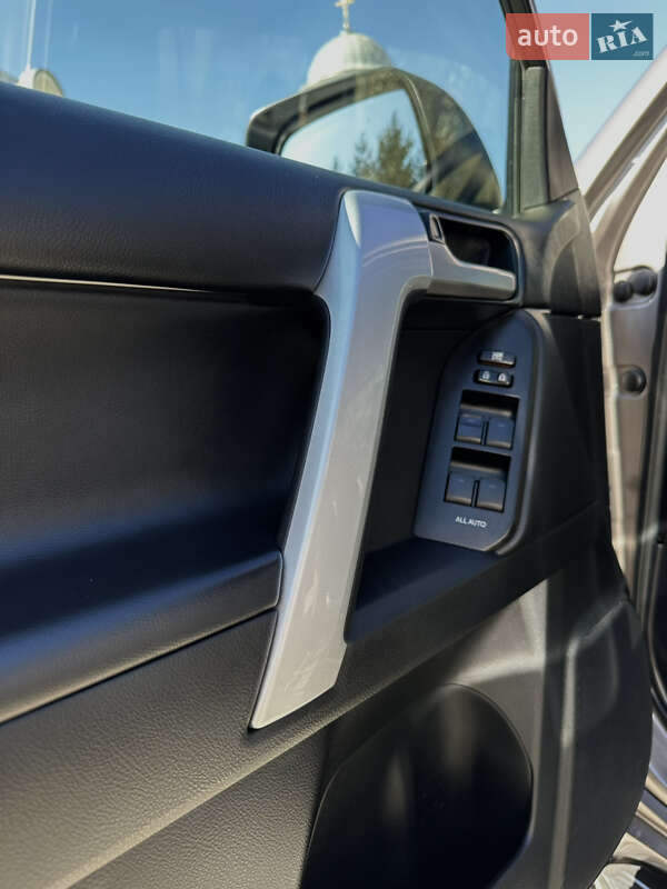 Позашляховик / Кросовер Toyota Land Cruiser Prado 2020 в Івано-Франківську